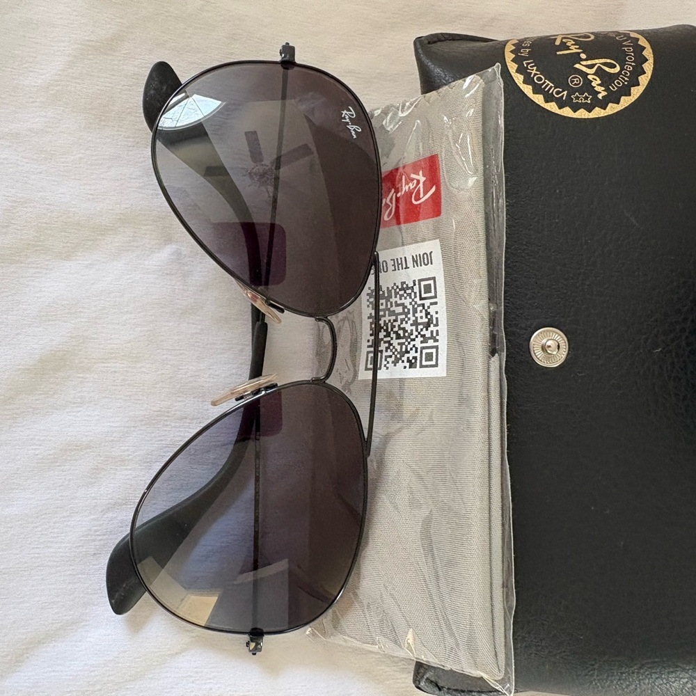 Ray-Ban Dark Aviator Sunglasses
